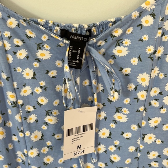 Light blue daisy dress with a floral pattern. - Picture 3 of 3